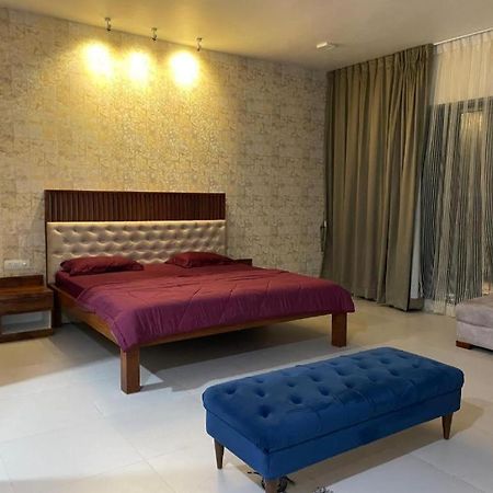 Hotel Royal Nest Premium Mundhva Exterior foto