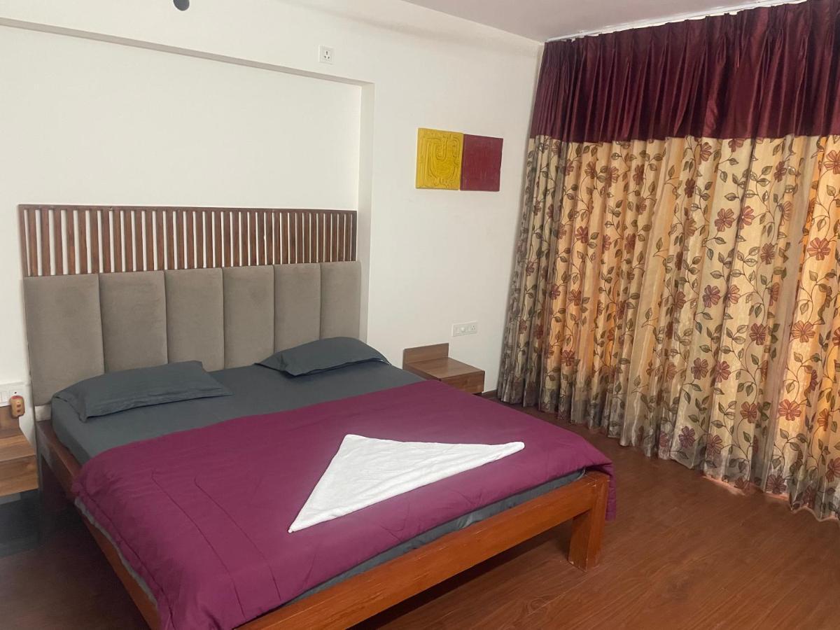 Hotel Royal Nest Premium Mundhva Exterior foto
