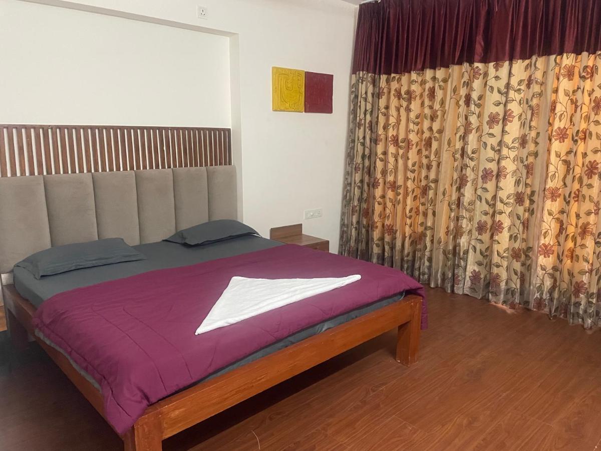 Hotel Royal Nest Premium Mundhva Exterior foto