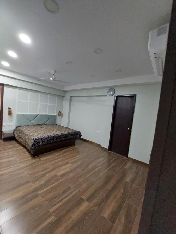 Hotel Royal Nest Premium Mundhva Exterior foto